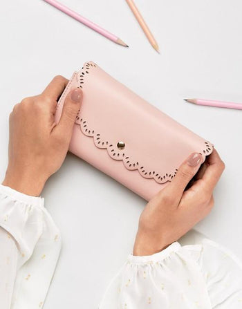 Scallop Edge Envelope Purse